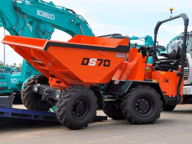 Klbový dumper 3 stranný sklápač DS70