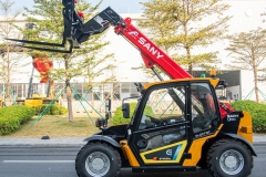 Teleskopický nakladač - TELEHANDLERS STH625-e elektrický